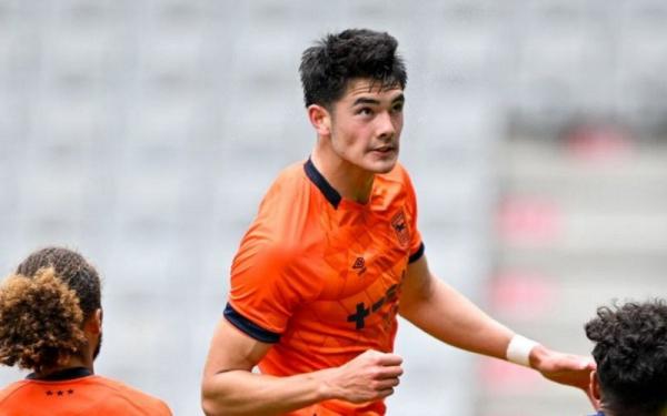 Elkan Baggott By Ipswich Town Elkan Baggott (kedua kiri) berlatih bersama Ipswich Town beberapa waktu lalu. (Foto: Instagram @elkanbaggott)