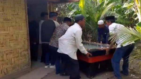 Warga Gerebek Lokasi Judi di Deliserdang, Temukan 4 Mesin Tembak Ikan (Foto: iNews/Yudha Bahar)