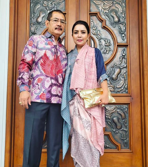 Artis tidak pernah cek ponsel suami. (Foto: Instagram)