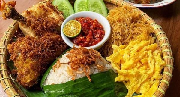 Perbedaan Nasi Liwet dan Nasi Uduk, Ketahui Cara Masak dan Penyajiannya!