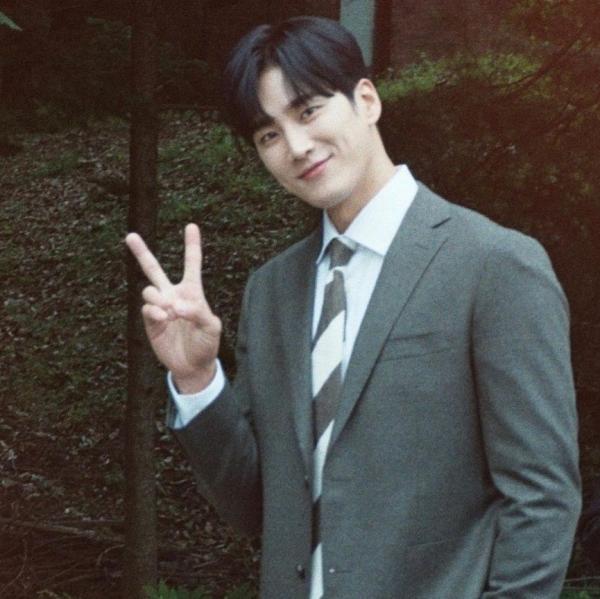 Potret Ahn Bo Hyun kekasih Jisoo BLACKPINK. 