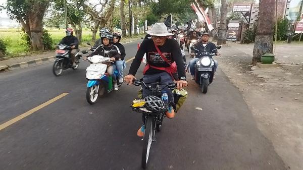 Aksi gowes Miftahudin Romli (53) alias Midun ke Jakarta perjuangkan keadilan korban tragedi Kanjuruhan