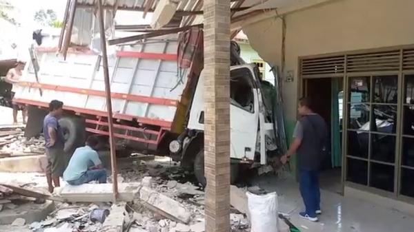 Kecelakaan hari ini terjadi di Jalan Brigjen Katamso, Kecamatan Teweh Tengah, Kabupaten Barito Utara, Kalimantan Tengah, Sabtu (5/8/2023). (Foto: Faturohman)..