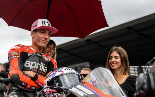Aleix Espargaro By Red Bull Content Pool Pembalap Aprilia Racing, Aleix Espargaro kembali liburan ke Bali setelah menjalani balapan di MotoGP Thailand 2023 akhir pekan lalu. (Foto: Instagram/aleixespargaro)