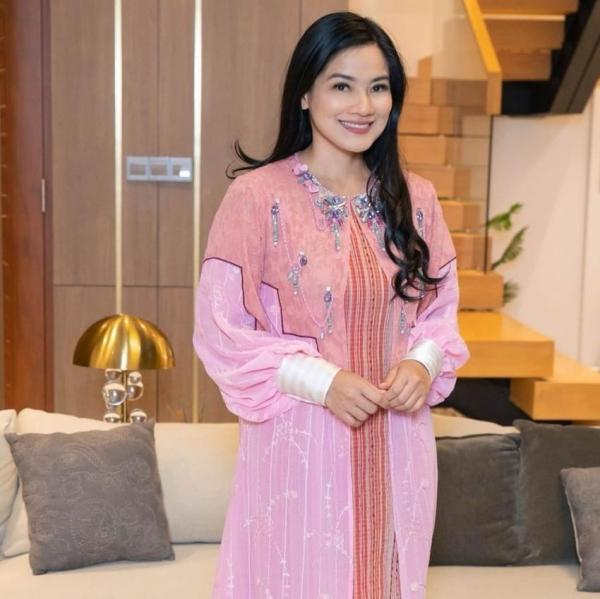 Artis punya rumah mewah di tengah sawah. (Foto: Instagram)