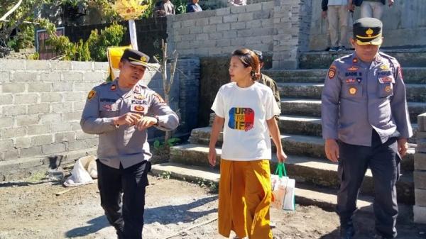 WNA Korea Rusak Pura Goa Raja Besakih di Bali, Ngaku Dapat Bisikan Gaib (Foto: Dok Polsek Rendang)