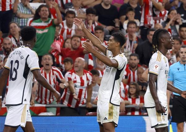 Bellingham di Madrid Real Madrid menang 2-0 melawan Athletic Bilbao di laga perdana Liga Spanyol 2023/2024. Pemain baru Madrid, Jude Bellingham jadi bintang di laga ini. (foto: REUTERS)