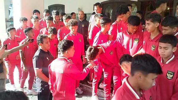 pemain timnas u-17 di solo Timnas Indonesia U-17 mengakhiri pemusatan latihan di Kota Solo. (R August)