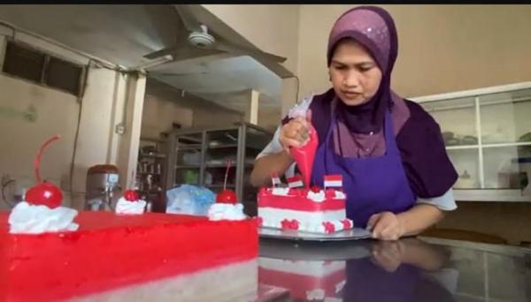 Uniknya Kreasi Kue Mocaf Merah Putih Laris Manis Saat Momentum Hut