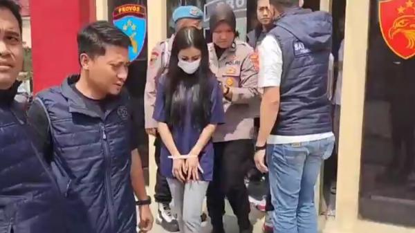 Iklankan Judi Online Selebgram Cantik Seksi Asal Bandung Ditangkap Polisi