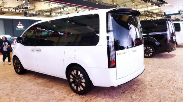 Hyundai Staria Lombardi 7