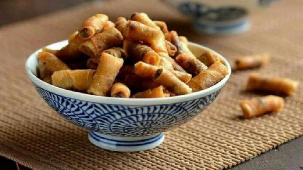 Sumpia makanan khas Cimahi. (FOTO: Istimewa)