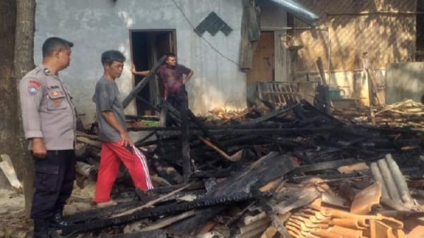 Gegara Pembakaran Sampah, Rumah Lansia Di Cibatu Garut Ludes Beserta Isinya