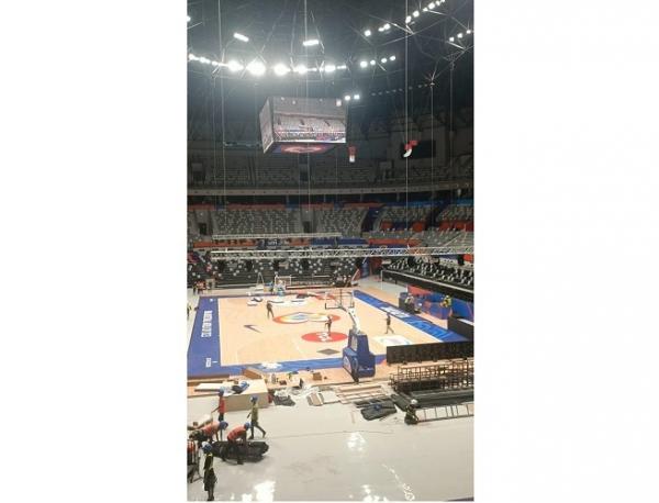 Penampakan lapangan baru Indonesia Arena yang khusus digunakan untuk FIBA World Cup 2023. (Foto: MPI/Andhika Khoirul Huda)