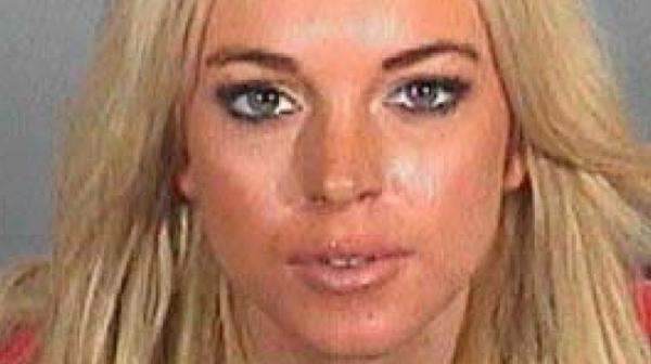 Lindsay Lohan ditangkap karena mengemudi sambil mabuk