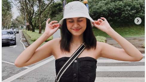 Azizah Salsha Artis cantik berambut pendek.