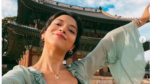 Putri Marino Artis cantik berambut pendek.