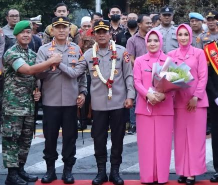 Kapolres Metro Depok Kombes Ahmad Fuady usai sertijab dengan Kombes Pol Imran Edwin Siregar. (Foto: Repro. Depok.go) 
