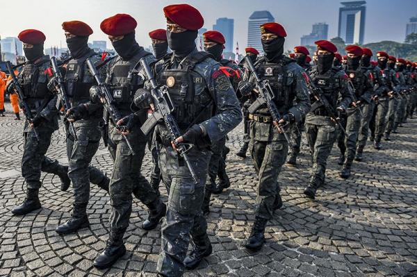 Jarang Terlihat, Pasukan Densus 88 Polri Dengan Baret Merah Berseragam ...