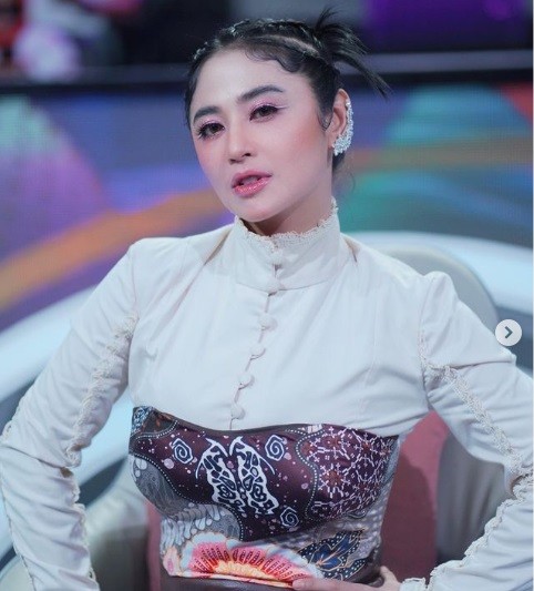 Artis yang pernah mondok. (foto: instagram)