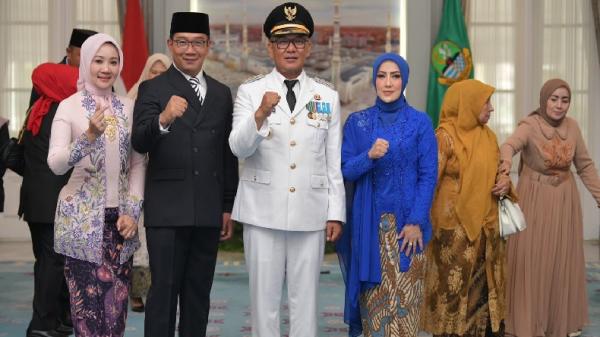 Ridwan Kamil Lantik Iwan Setiawan Jadi Bupati Bogor Definitif Di Gedung Pakuan Bandung 7953