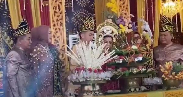 Crazy Rich Kalsel Haji Ciut dan istri. (Foto: iNews)