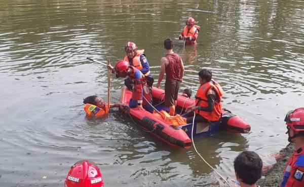 Tenggelam saat Berenang, Bocah 7 Tahun Ditemukan Tewas di Pintu BKT Duren Sawit