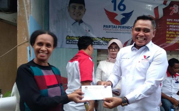 Puluhan Warga Kampung Tanah Merah Jakut Dapat Bantuan Urus Izin dan Modal UMKM dari Partai Perindo