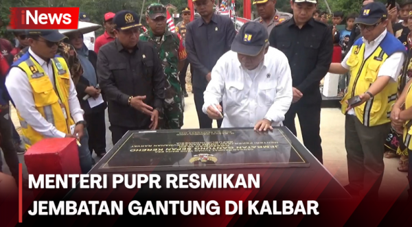 Menteri PUPR Bersama Ketua Komisi V DPR RI Resmikan Jembatan Gantung di Kalbar
