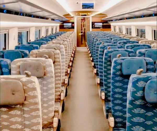 Kereta Cepat Jakarta Bandung 2  Kursi Premium Economy Class