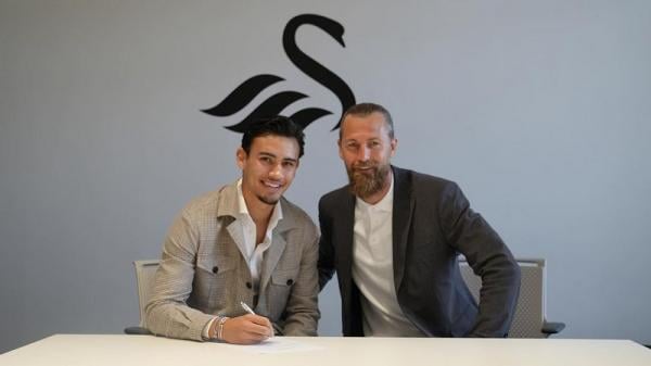 Nathan Tjoe-A-On (kiri) resmi menjadi pemain Swansea City. (Foto: Instagram @nathantjoeaon)