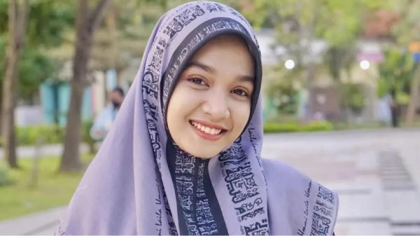 Profil dan Biodata Umi Laila, Pendakwah Muda yang Kerap Viral di TikTok