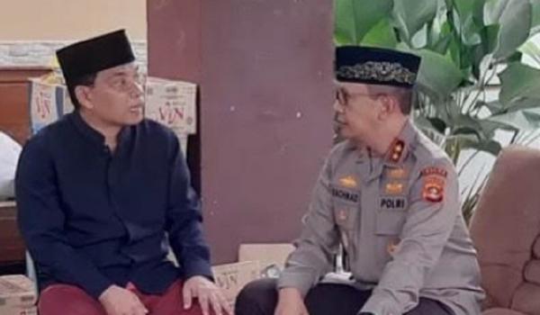 Kapolda Sumsel Irjen Pol Albertus Rachmad Wibowo melayat ke rumah duka adik Bupati Muratara. (Foto: Era Neizma Wedya)