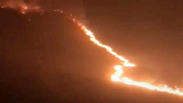 KEBAKARAN GUNUNG BROMO Kebakaran di Bukit Teletubbies Savana Kaldera Tengger (FOTO: istimewa/Relawan Masyarakat Peduli Api Bromo)