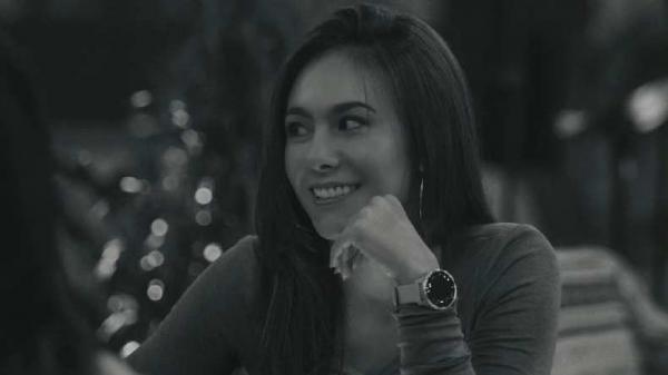 Wulan Guritno tampak anggun dengan rambut terurai (Foto: Istimewa)