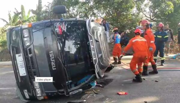 Kecelakaan di Surabaya, Mobil Rombongan Suporter Timnas Indonesia Terguling, 4 Luka