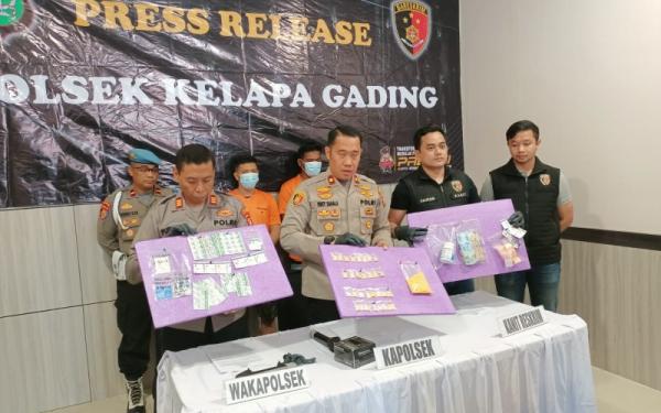 Dua Pria Bawa Obat Terlarang Hexymer Ditangkap Di Kelapa Gading, Polisi ...