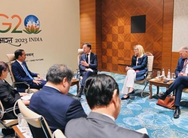 Presiden Joko Widodo bersama sejumlah menteri Kabinet Indonesia Maju saat pertemuan bilateral dengan Perdana Menteri Belanda, Mark Rutte, di sela-sela KTT ASEAN India, Sabtu (9/9/2023). (Foto: instragra, @smindrawati)