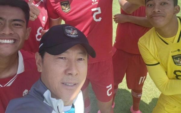 Shin Tae Yong Pamer Kedekatan Bersama Pemain Timnas Indonesia U