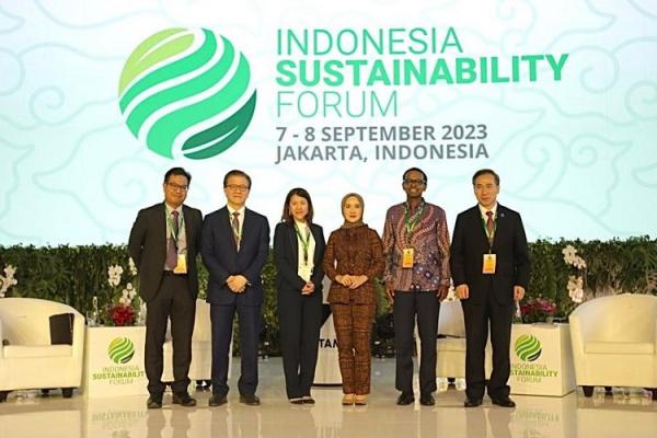 Chairman Sinar Mas Agribusiness and Food, Franky Oesman Widjaja (kedua dari kiri) saat menjadi panelis di acara Indonesia Sustainability Forum di Jakarta, Kamis (7/9/2023). 