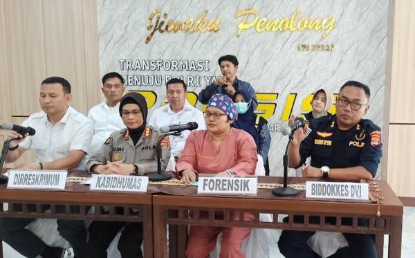 Dokter Forensik Rumah Sakit Bob Bazar Lampung Selatan, dr Andriani saat konferensi pers di Mapolda Lampung, Selasa (12/9/2023). (Foto: Ira W)