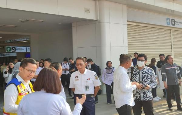 Suasana Stasiun Halim jelang uji coba Kereta Cepat Jakarta-Bandung oleh Presiden Joko Widodo. (Foto: Heri Purnomo/MPI)