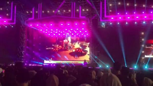 Tayangan TVC Sasa Santan di atas panggung LMAC. (Foto Tangkapan layar TVC Sasa Santan).