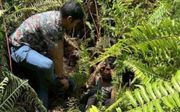 Penampakan Syamsul Arifin saat sembunyi di semak-semak. (Foto: Polres Bengkalis)