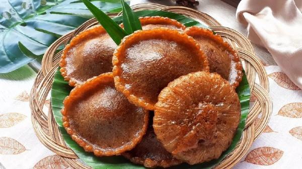 Kue cucur memiliki cita rasa manis dan gurih. Makanan ini termasuk jajanan pasar yang tidak mudah basi. (Foto: cookpad.com)