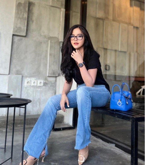 Intip potret cantik Bella Bonita istri Denny Caknan. (foto: instagram)