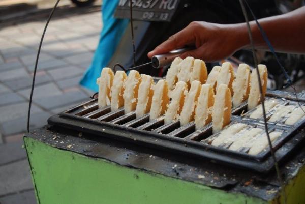 Bandros Bandros makanan khas Sukabumi. (Foto:Wisatakuliner)