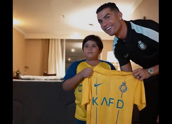 Ronaldo Video bocah Iran nangis bertemu Ronaldo itu viral di media sosial. Dilihat dari akun Twitter resmi @AlNassrFC, Selasa (19/9/2023).