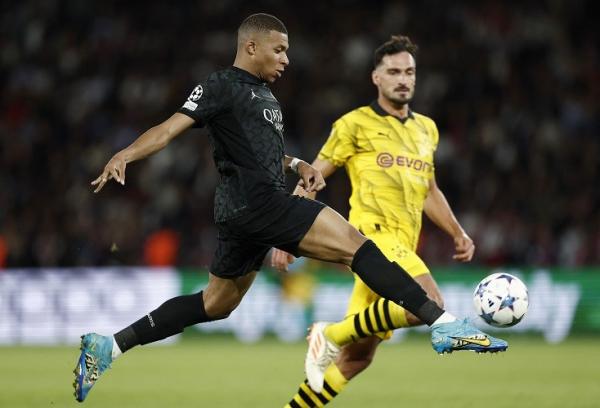 PSG menang 2-0 lawan Borussia Dortmund.  Laga berlangsung di Parc des Princes, Rabu (20/9/2023) dini hari WIB. PSG tampil menyerang. (foto: REUTERS)