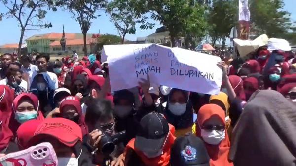 Ribuan Tenaga Kesehatan Demo Tagih Janji Pemkab Brebes soal Pengangkatan PPPK